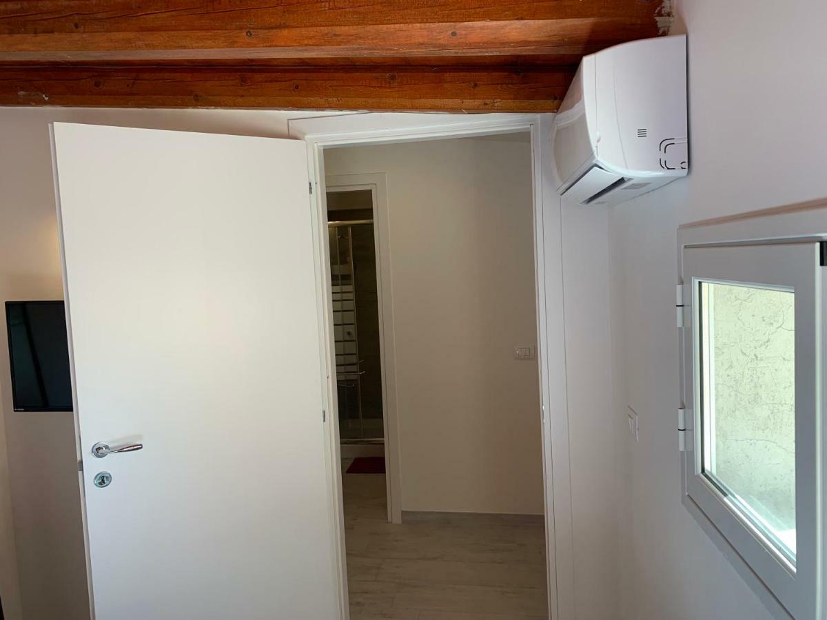 Deni'S Apartments Per 4 Syracuse Exterior foto